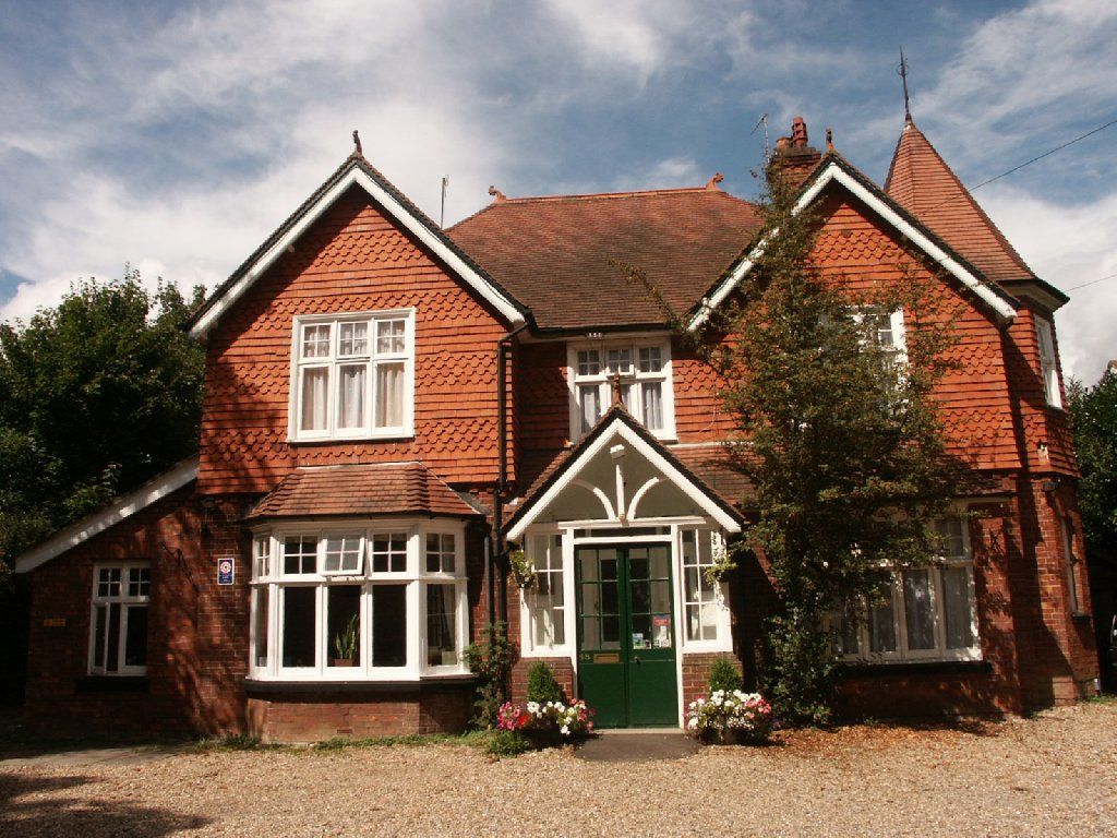 Gatwick Turret Guest House Horley Exterior photo